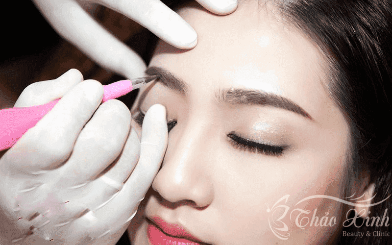 Điêu khắc chân mày