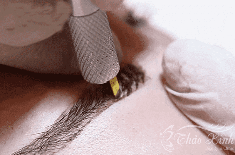 Điêu khắc chân mày