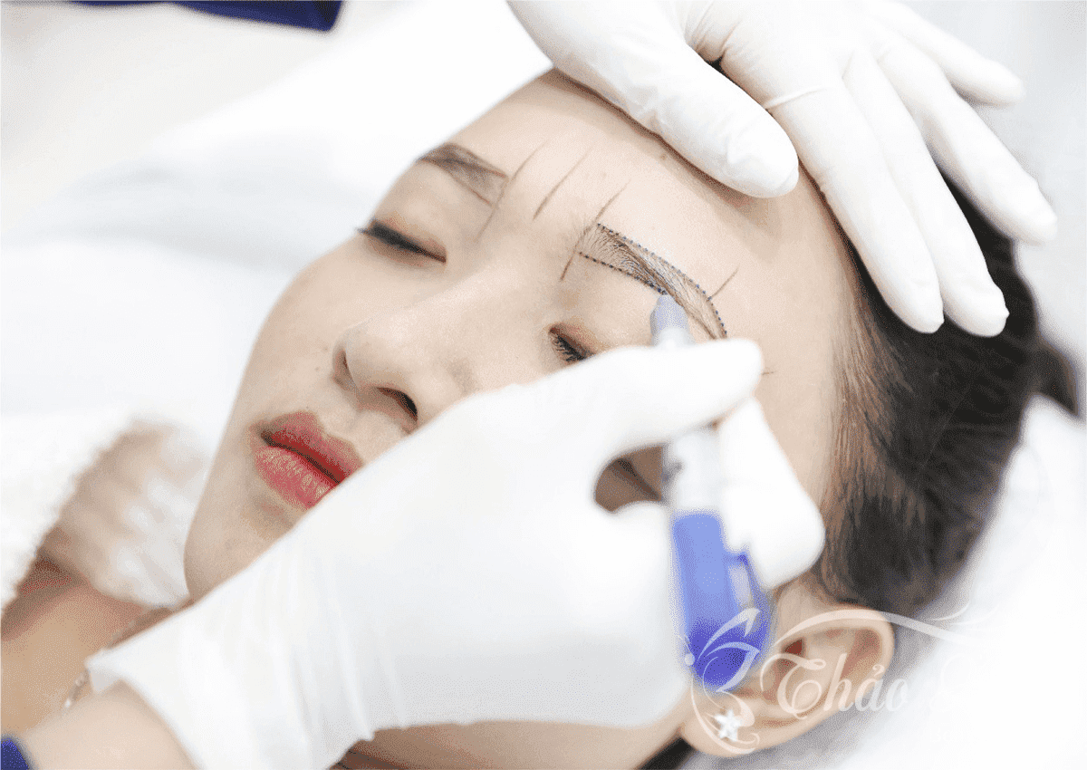 Điêu khắc chân mày