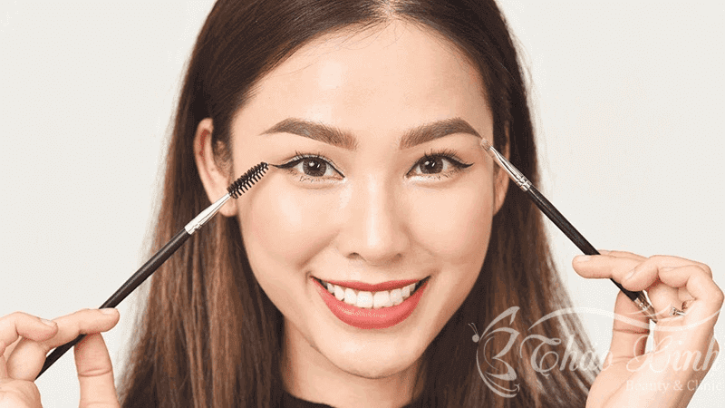 Lông mày sát mắt