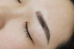 Giá điêu khắc chân mày