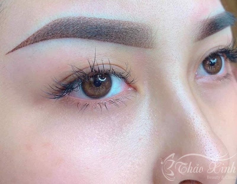 Phun mày chạm hạt