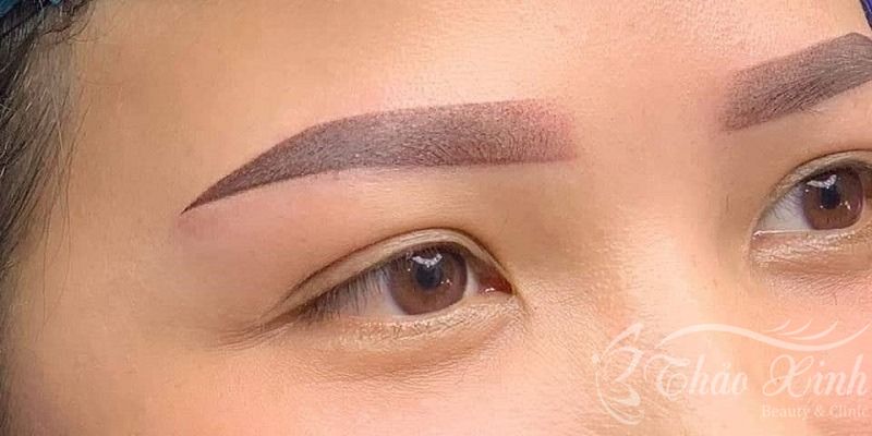 Phun mày chạm hạt