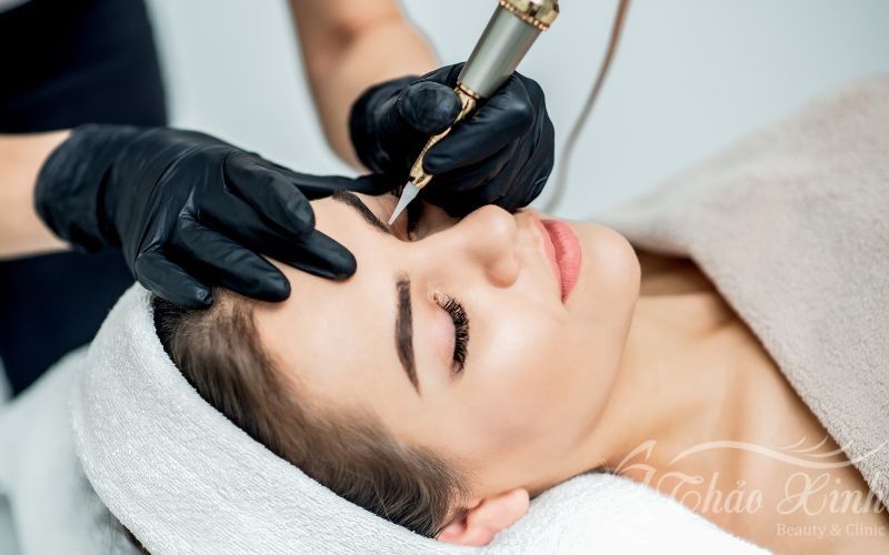 Phun mày chạm hạt